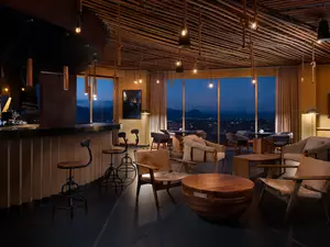 Atalaya Bar Banyan Tree Veya Valle de Guadalupe 